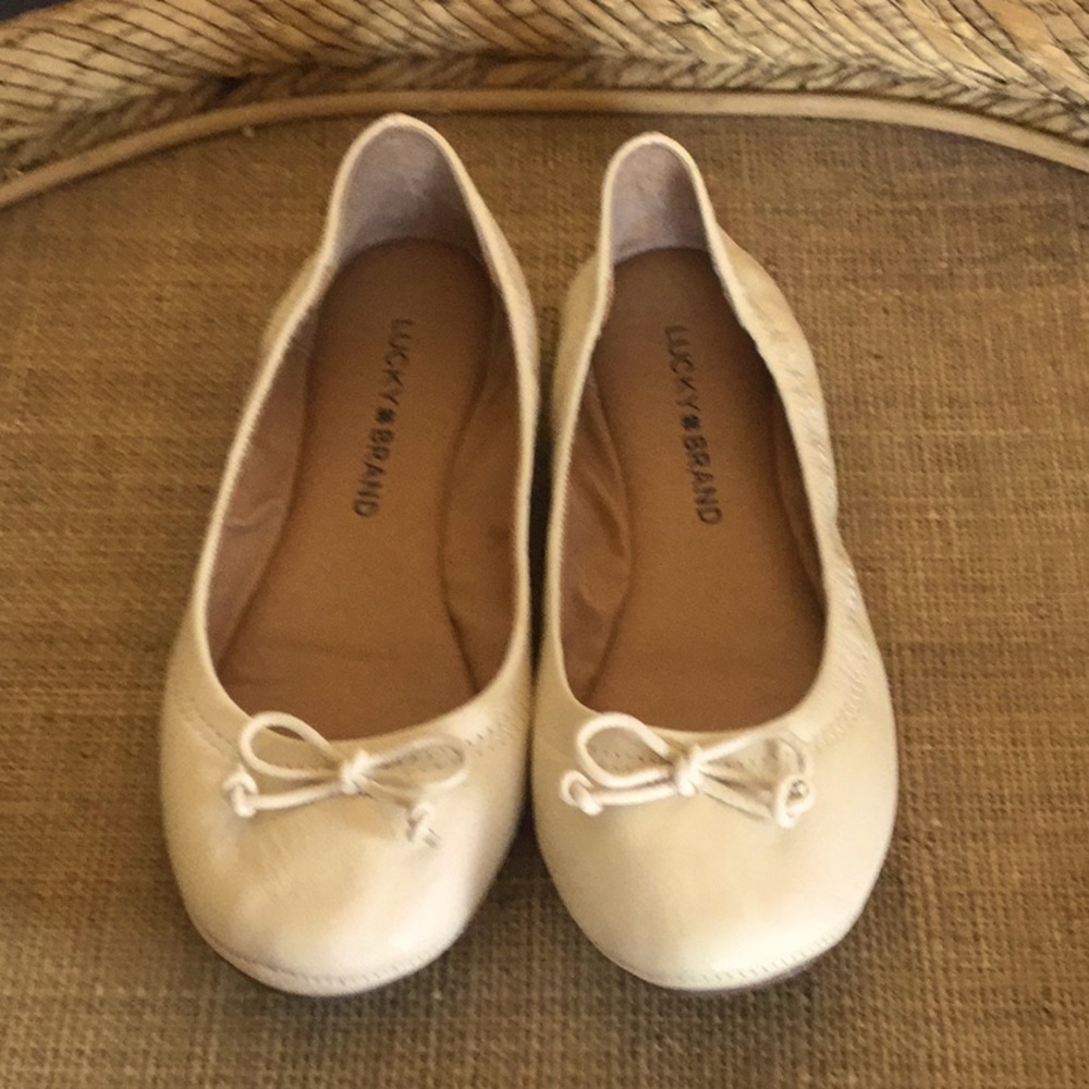 Lucky Brand cream leather ballet flats, size 6